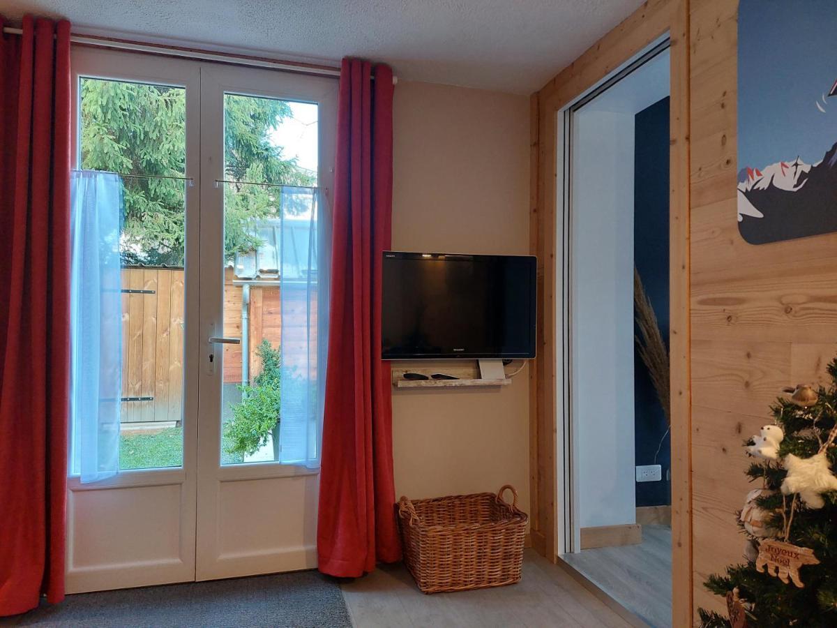Studio Au Pied Des Montagnes Le Bourg-dʼOisans エクステリア 写真